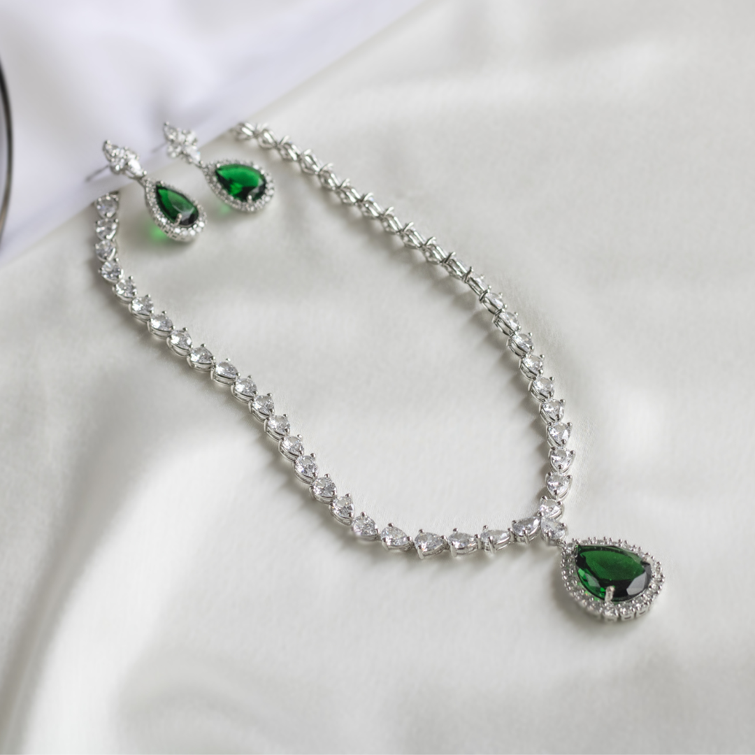 Emerald Teardrop Diamond Necklace Set - Image 2