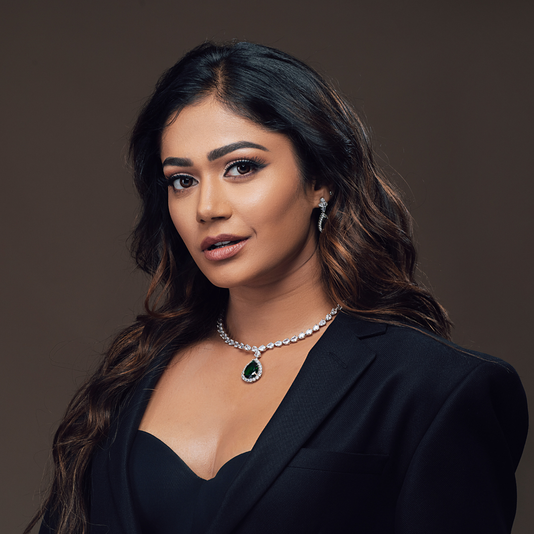 Emerald Teardrop Diamond Necklace Set